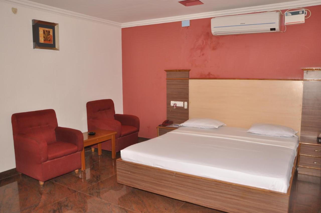 Hotel Pams Mayiladuthurai Eksteriør bilde
