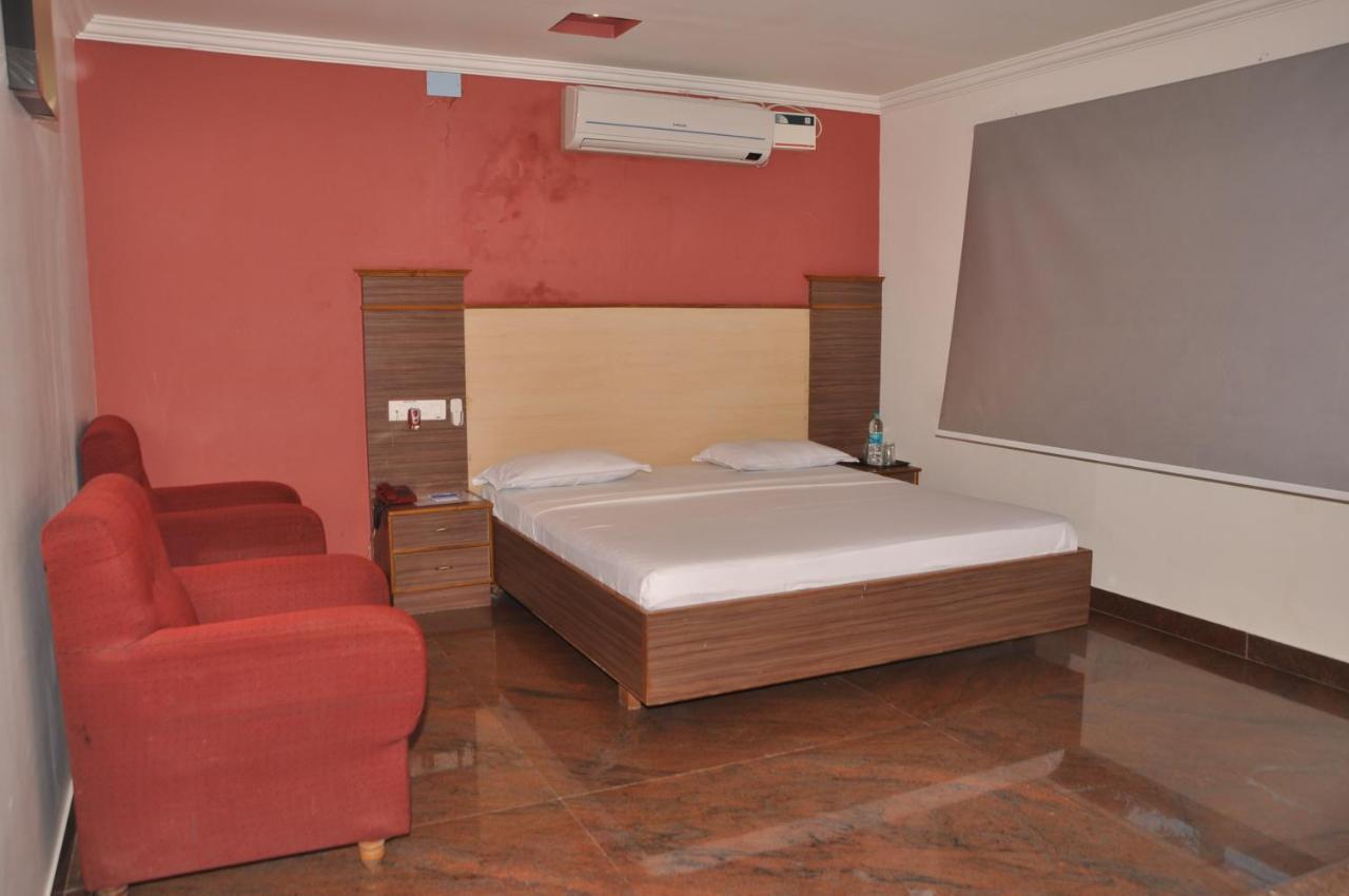 Hotel Pams Mayiladuthurai Eksteriør bilde