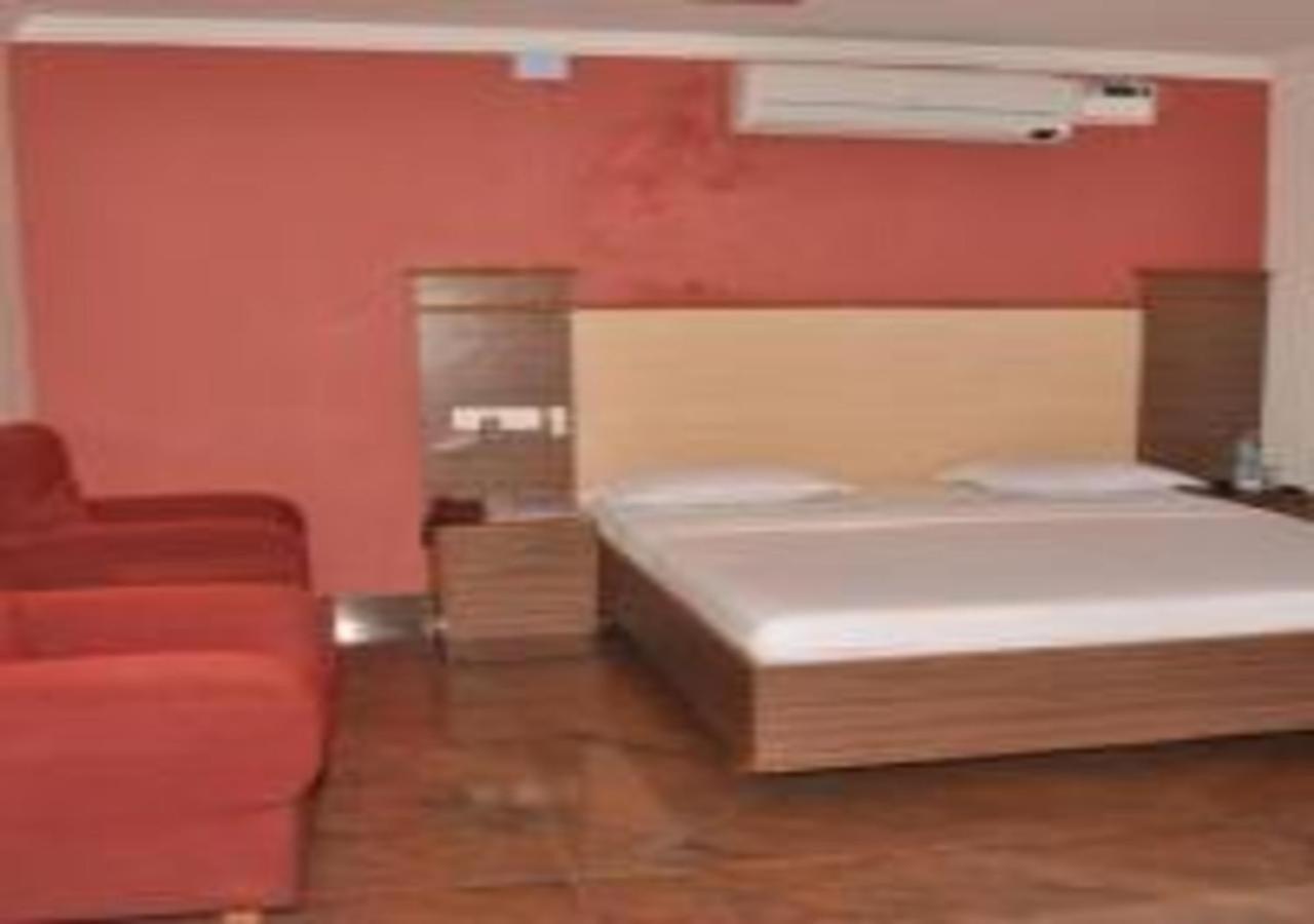 Hotel Pams Mayiladuthurai Eksteriør bilde
